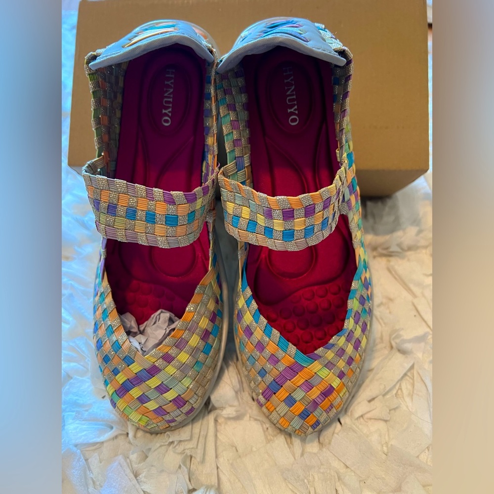 Pastel, woven comfort shoe size 9